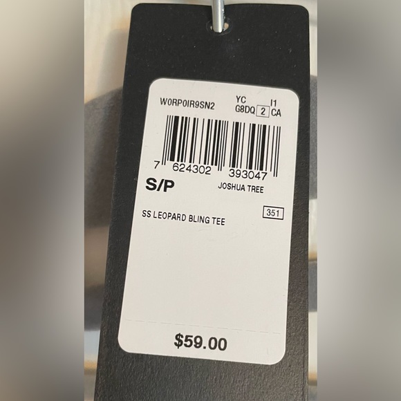 Guess green leopard bling t-shirt. Size small. - Picture 4 of 4